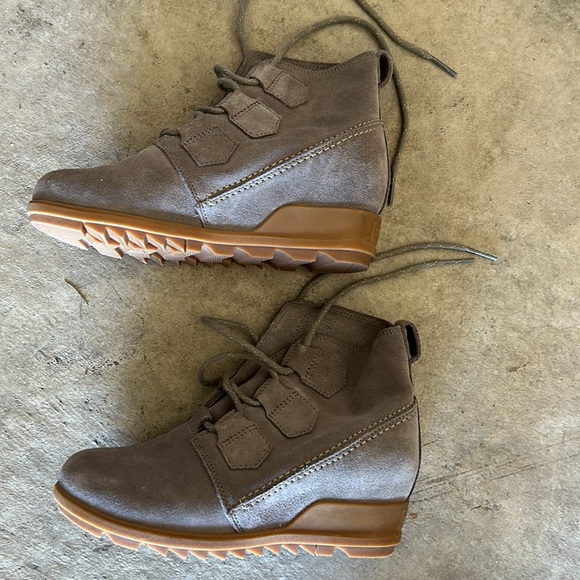 Sorel Evie lace up wedge boots - Picture 3 of 5